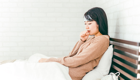 風邪を引いた女性