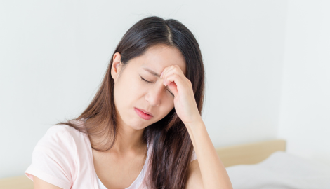 めまいがする女性