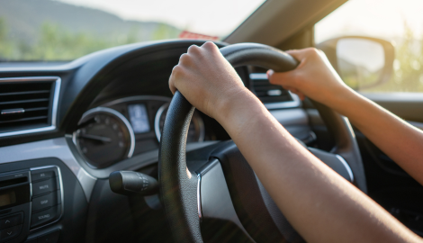 運転する人の手元