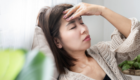 意識が朦朧とする女性